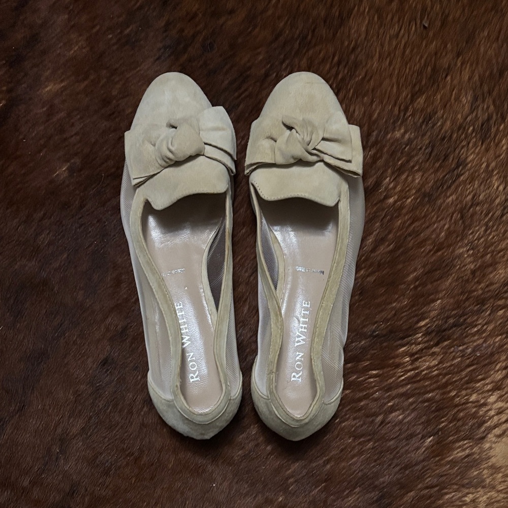 Ron White Women's Tan Bow Flats